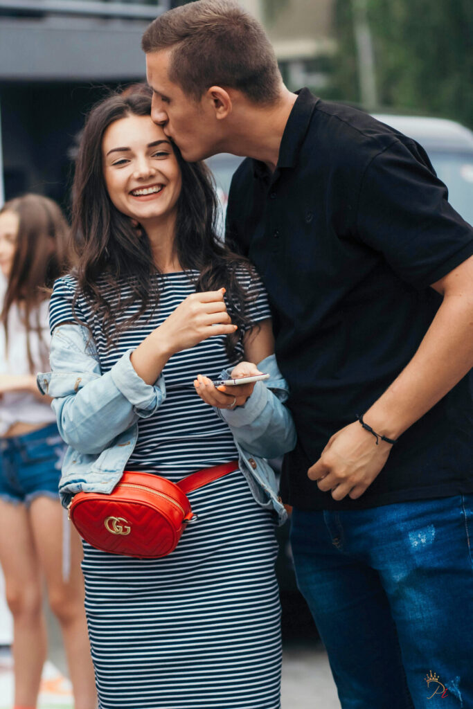 The Forehead Kiss – A Sweet and Caring Moment l Kiss Day Photography Ideas Romantic & Hidden Poses for Couples